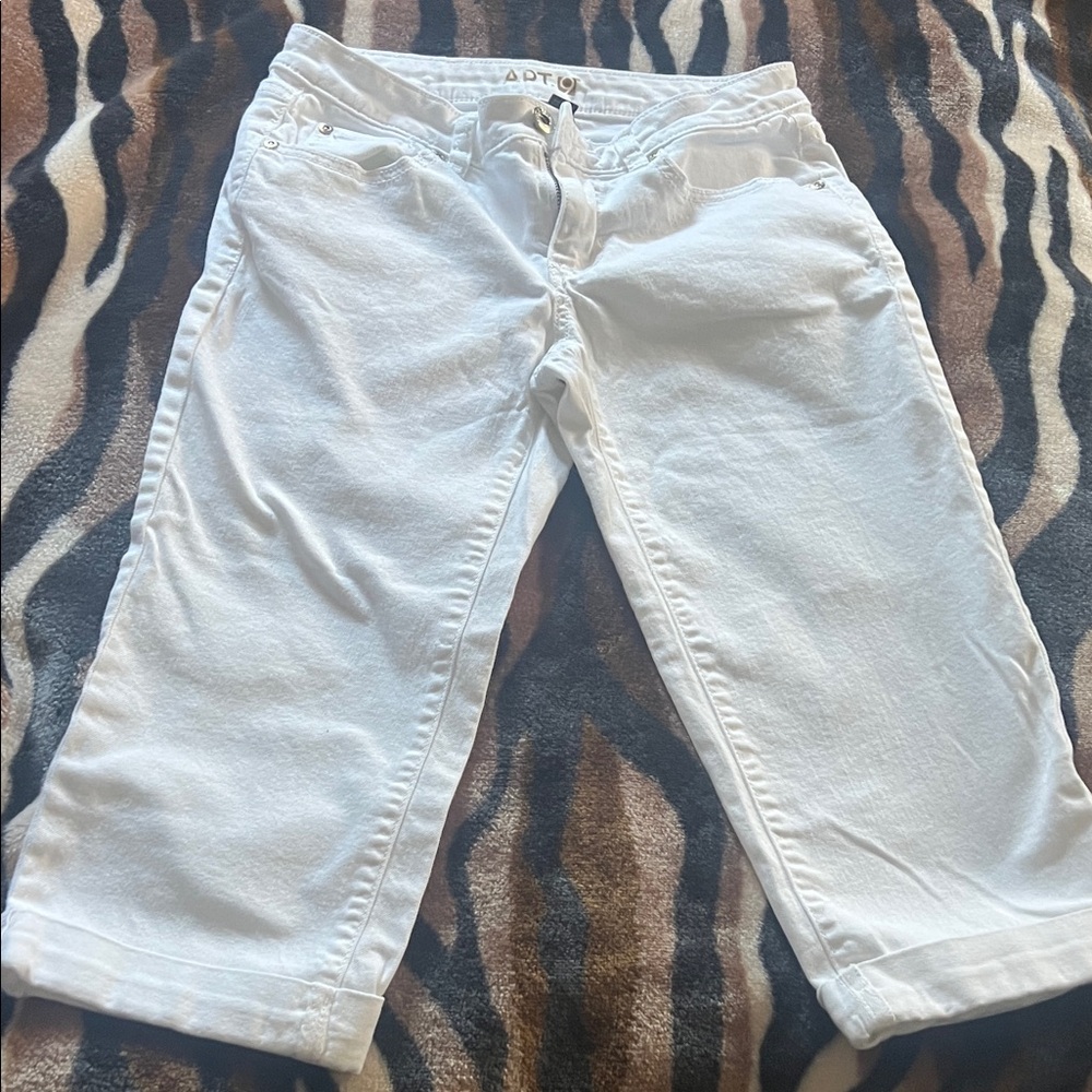 Apt. 9 White Capri Jeans